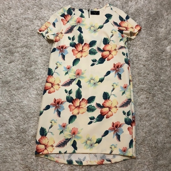 AX Paris Cream Floral Shift Dress (fits like sz 4) - Picture 2 of 8